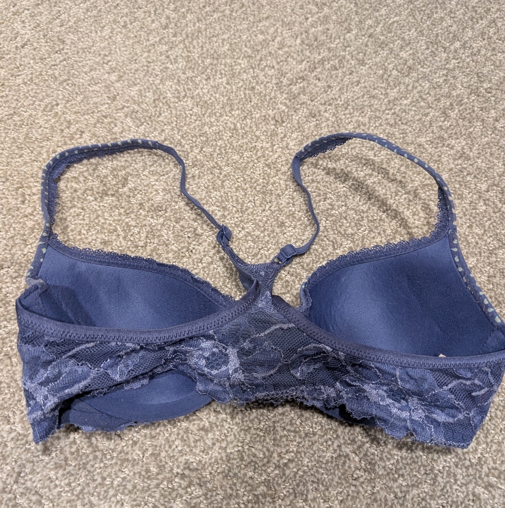 3 Victoria Secret Bras 32C - Picture 6 of 7